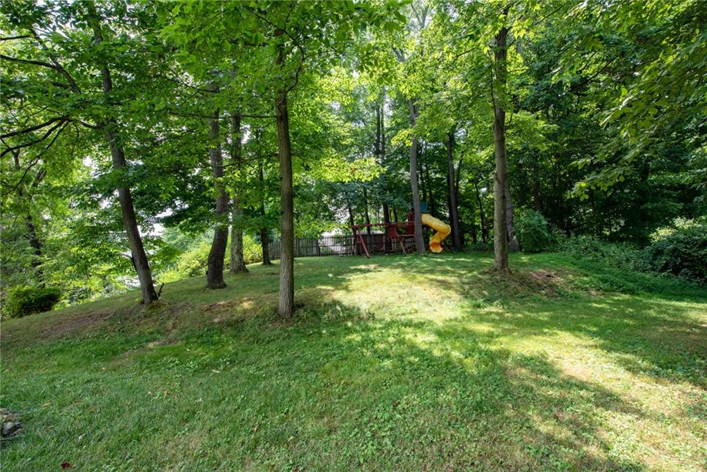 286 Rocky Ridge Road Bethel Park, PA 15102 - Photo 5 of 25 Gallery Image 5