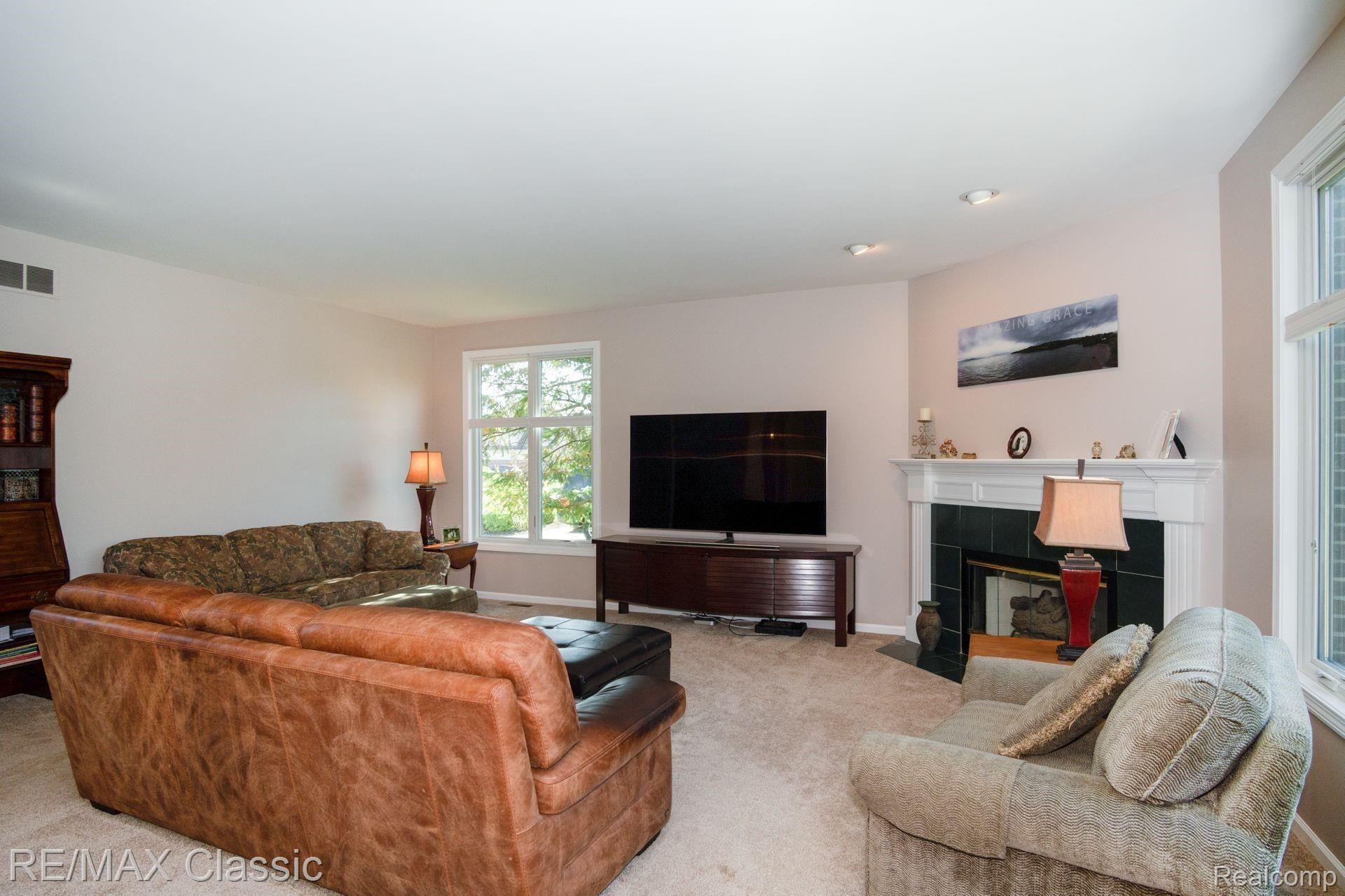 47886 Pavillon Road Canton, MI 48188 - Photo 9 of 31 9.jpg