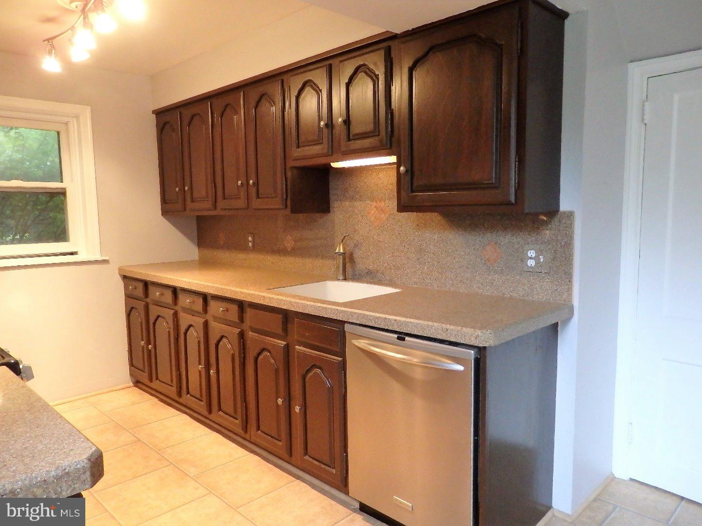 513 Achille Road Havertown, PA 19083 - Photo 10 of 25 Kitchen