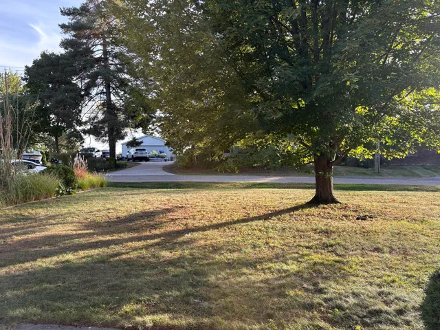 $249,990 | 3014 Edgewater Drive, Waterford, MI 48328