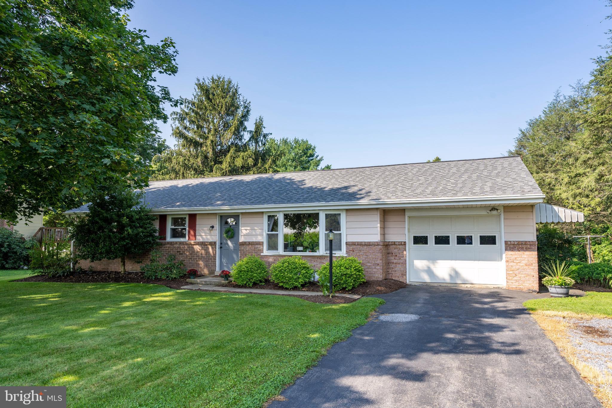 604 Oak Tree Road Manheim, PA 17545 - Photo 2 of 43