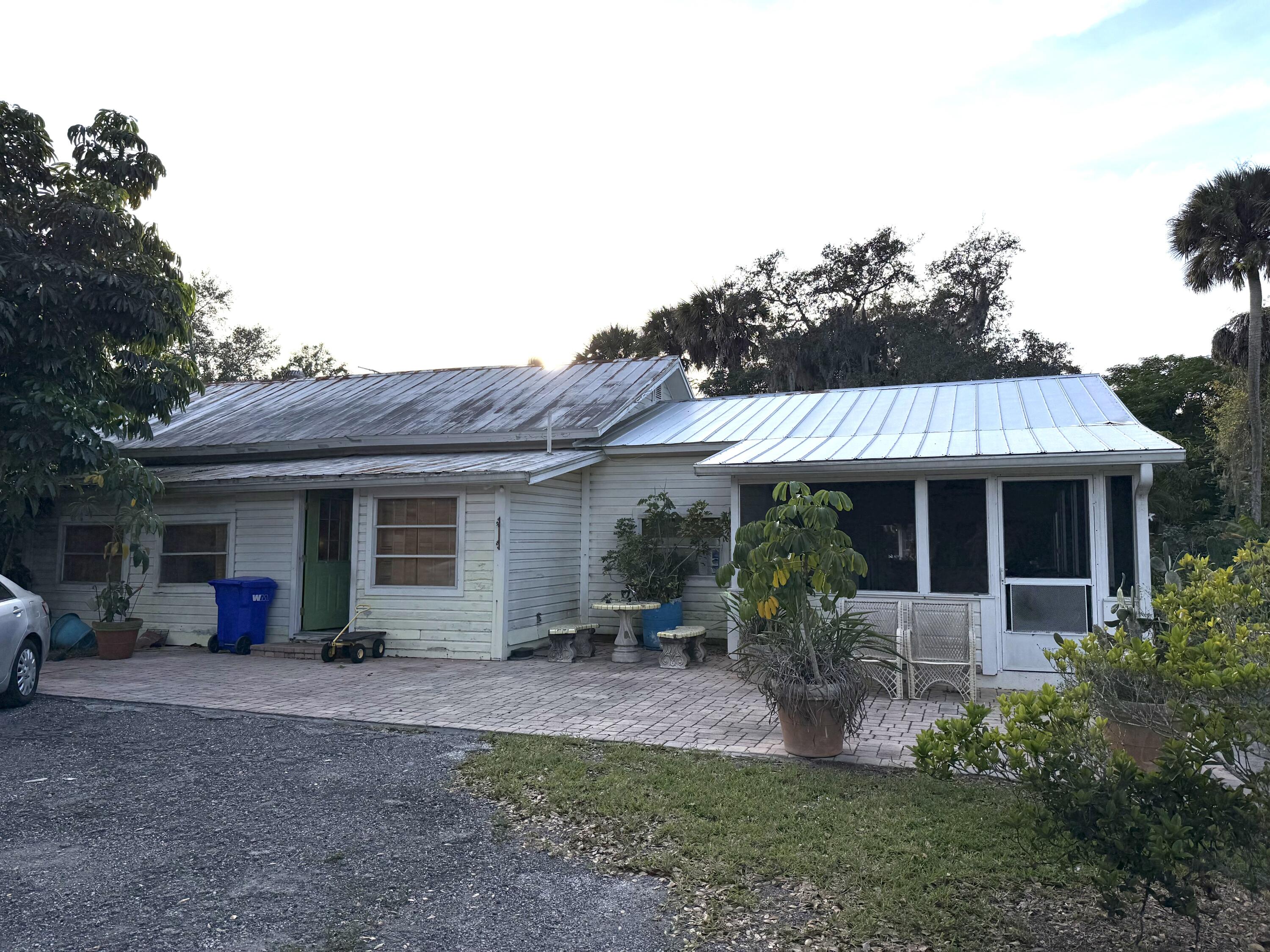 a view of a house with backyard and porch