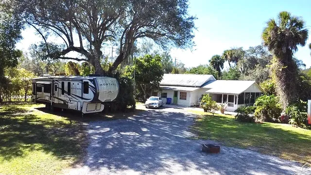 a view of a house with backyard and sitting area