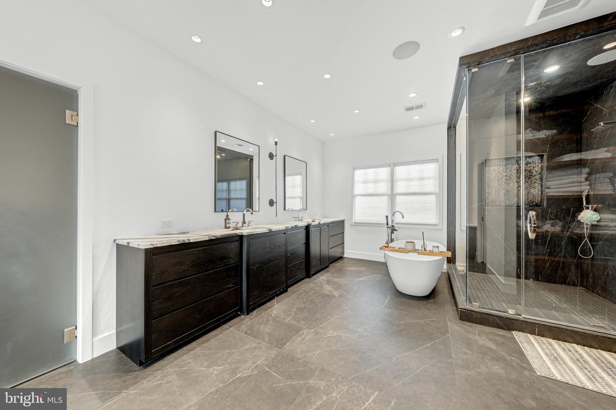 10021 Counselman Road Potomac, MD 20854 - Photo 23 of 42 Primary Bathroom