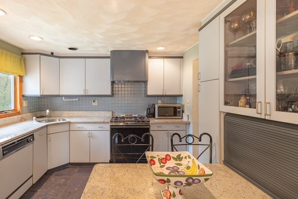 12 Northway Road Randolph, MA 02368 - Photo 11 of 32 Gallery Image 11