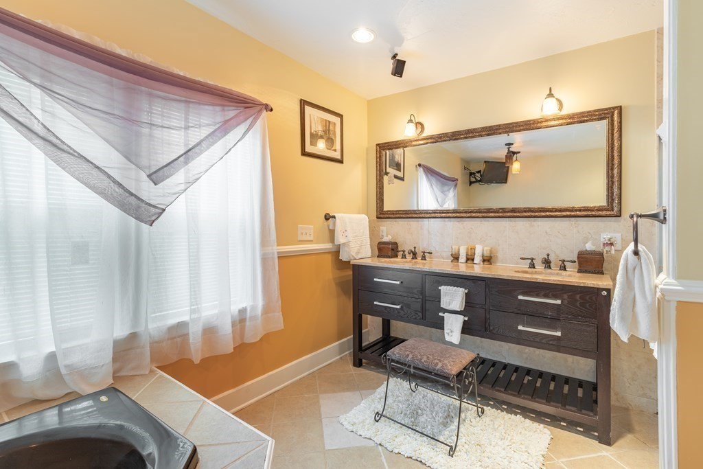 12 Northway Road Randolph, MA 02368 - Photo 17 of 32 Gallery Image 17