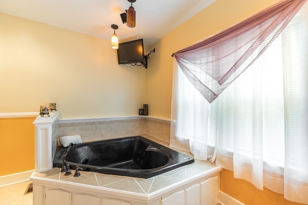 12 Northway Road Randolph, MA 02368 - Photo 18 of 32 Gallery Image 18