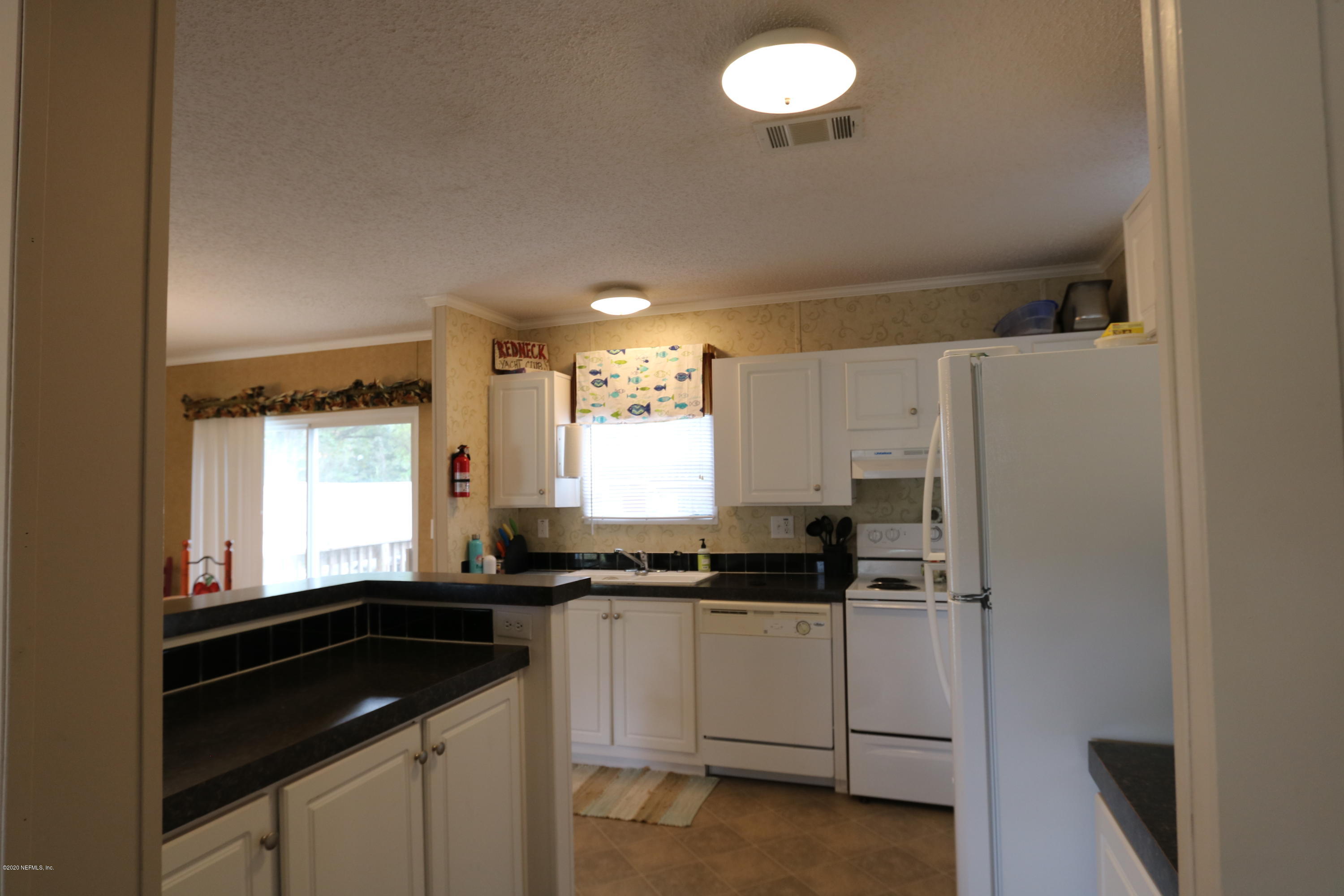 105 Fisherman Road Satsuma, FL 32189 - Photo 8 of 31 Kitchen3
