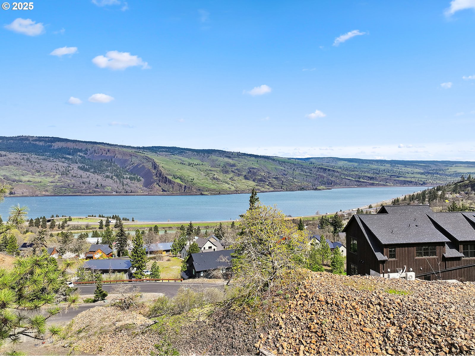 Asher Street, Unit 37 Mosier, OR 97040 - Photo 20 of 39 a view of a terrace with a outdoor space