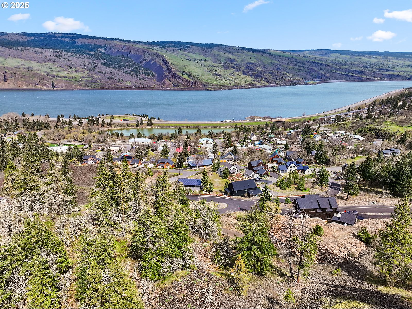 Asher Street, Unit 37 Mosier, OR 97040 - Photo 26 of 39 a view of a sky from the terrace