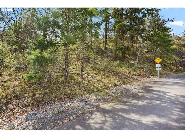 a view of residential area with green space