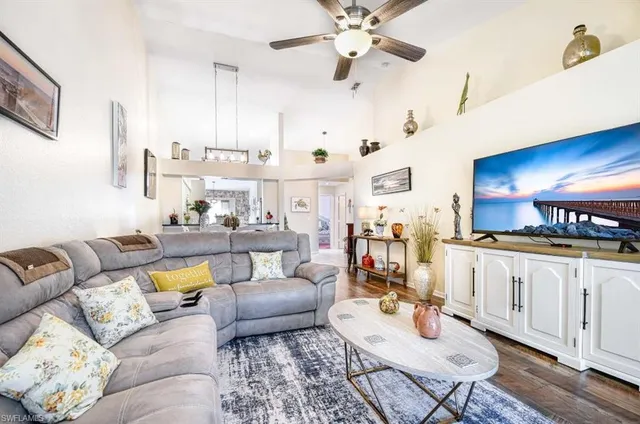 $400,000 | 1708 Royal Circle, Unit 701, Naples, FL 34112