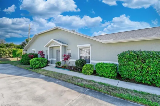 $400,000 | 1708 Royal Circle, Unit 701, Naples, FL 34112