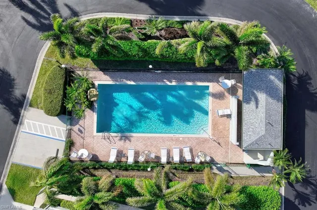 $400,000 | 1708 Royal Circle, Unit 701, Naples, FL 34112