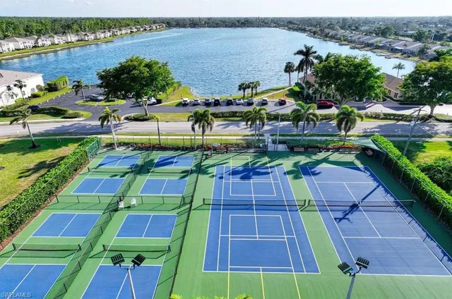 $400,000 | 1708 Royal Circle, Unit 701, Naples, FL 34112