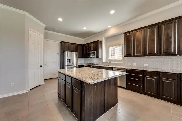 $2,595 | 9408 Lakeway Drive, Denton, TX 76226