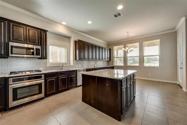 $2,595 | 9408 Lakeway Drive, Denton, TX 76226