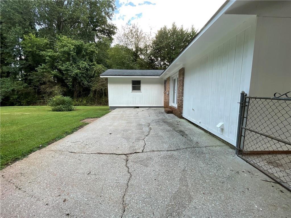 414 Landers Drive Southwest Mableton, GA 30126 - Photo 35 of 44 a view of a garage
