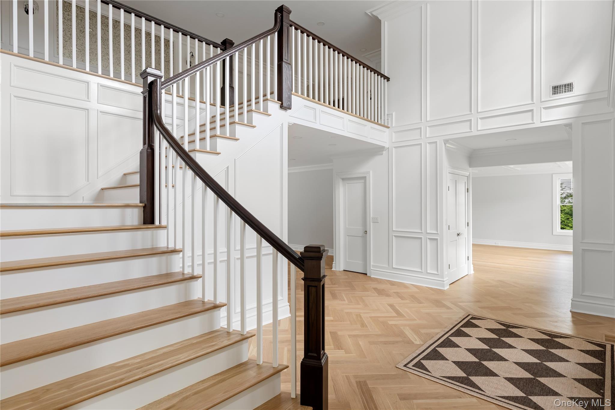 541 Split Rock Road Syosset, NY 11791 - Photo 5 of 27 Gallery Image 5
