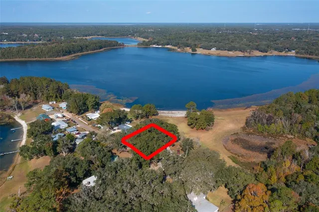 $299,900 | 7915 Breezy Point Road West, Melrose, FL 32666