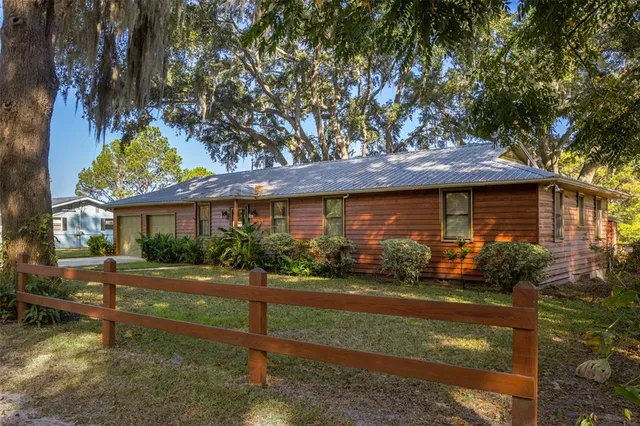 $299,900 | 7915 Breezy Point Road West, Melrose, FL 32666