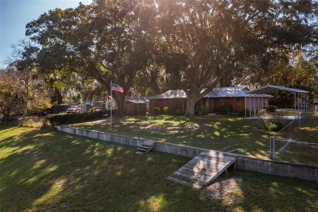 $299,900 | 7915 Breezy Point Road West, Melrose, FL 32666