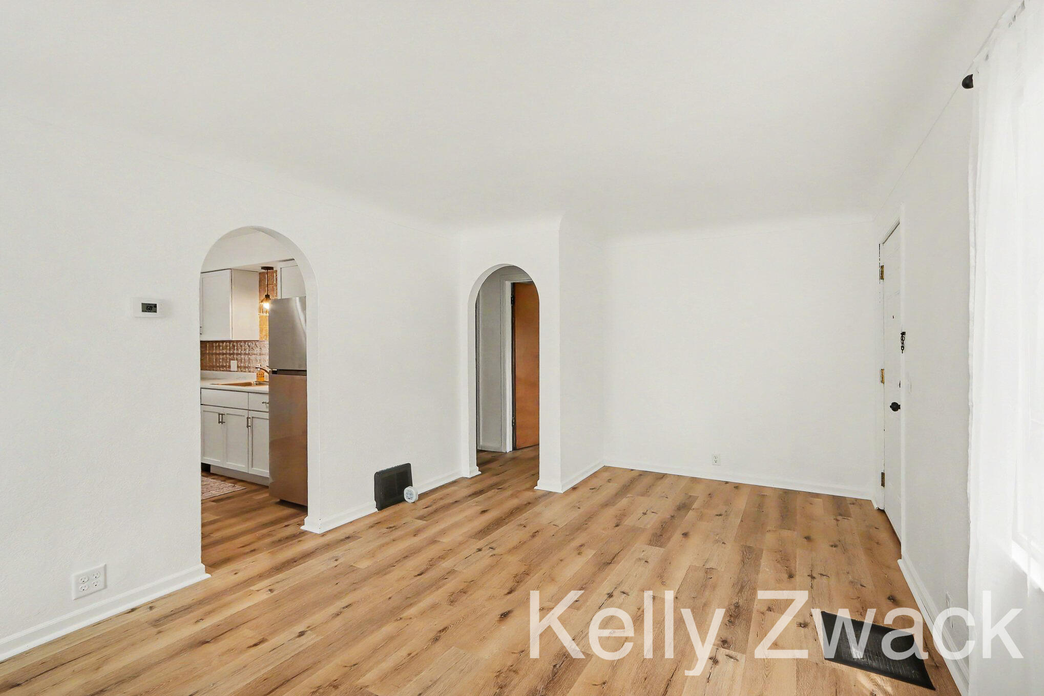 830 Edison Street Kalamazoo, MI 49004 - Photo 4 of 23 Living Room