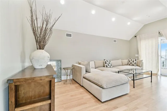 $8,500 | 16033 Gulf Boulevard, Redington Beach, FL 33708