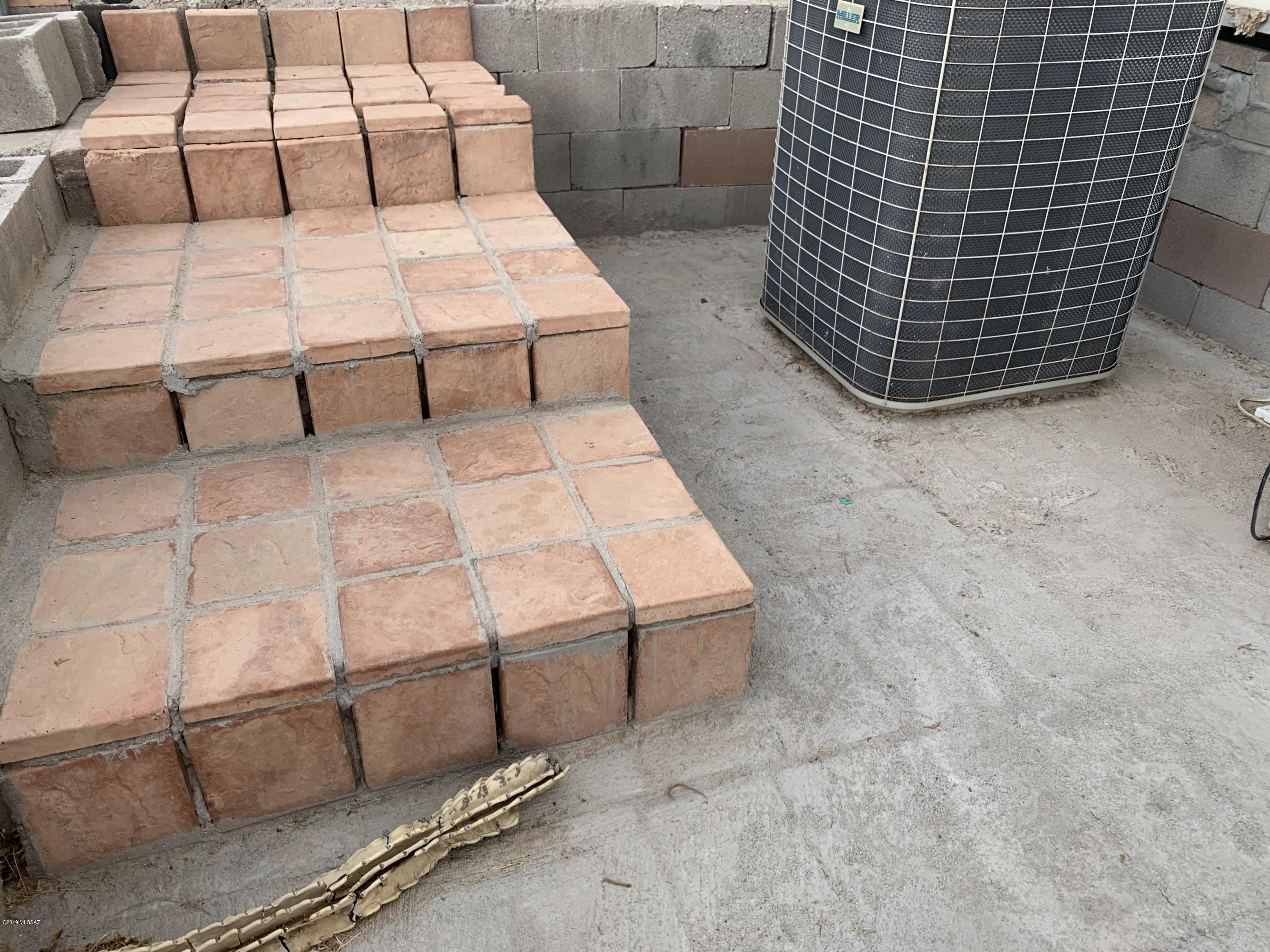 3744 East Milton Road Tucson, AZ 85706 - Photo 8 of 27 Custom stairs