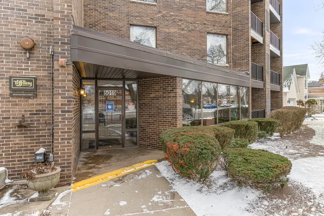 $249,900 | 5019 Mulford Street, Unit 201, Skokie, IL 60077