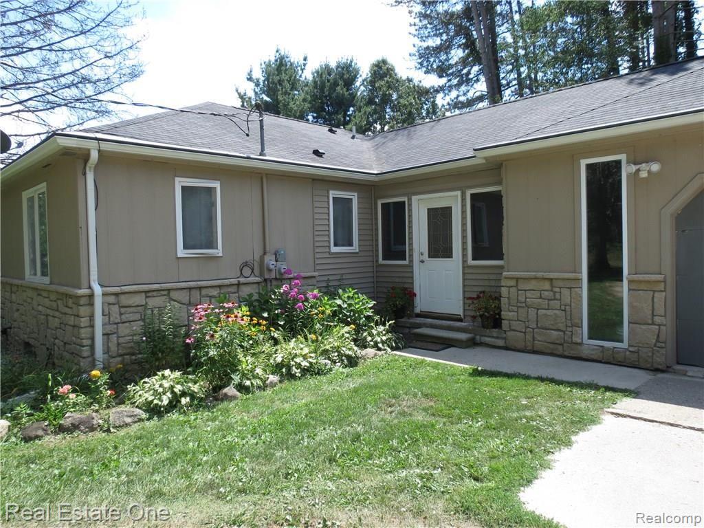 3121 Brewer Road Howell, MI 48855 - Photo 11 of 41 011.JPG