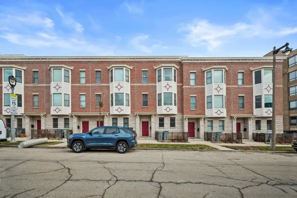 $469,900 | 220 East Reservoir Avenue, Milwaukee, WI 53212