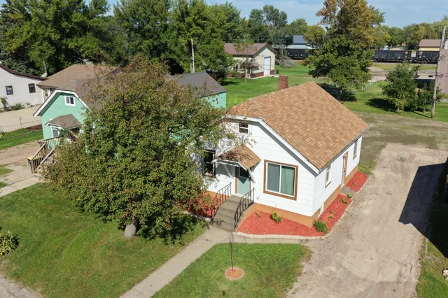 $115,000 | 320 Dupont Avenue Northwest, Renville, MN 56284