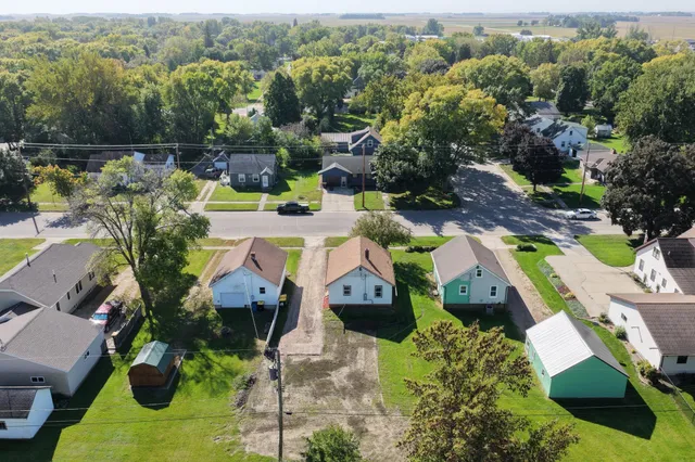 $115,000 | 320 Dupont Avenue Northwest, Renville, MN 56284