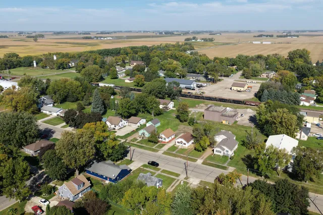 $115,000 | 320 Dupont Avenue Northwest, Renville, MN 56284