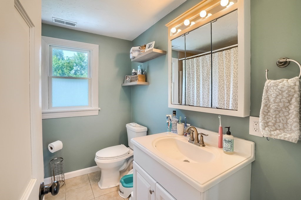 3 Harborview Road Hull, MA 02045 - Photo 11 of 29 Gallery Image 11