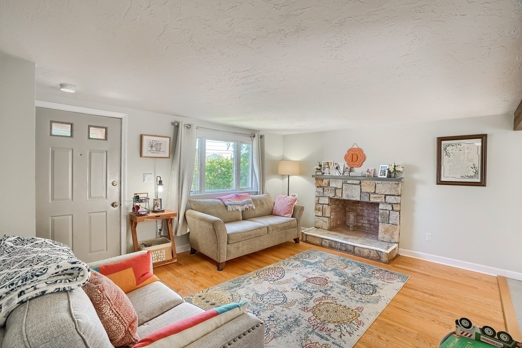 3 Harborview Road Hull, MA 02045 - Photo 3 of 29 Gallery Image 3