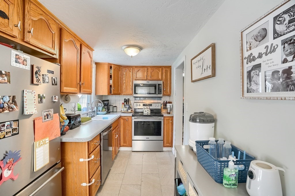 3 Harborview Road Hull, MA 02045 - Photo 5 of 29 Gallery Image 5