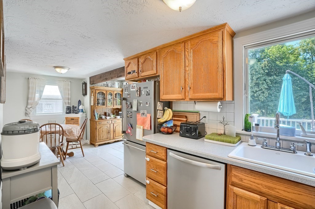 3 Harborview Road Hull, MA 02045 - Photo 6 of 29 Gallery Image 6
