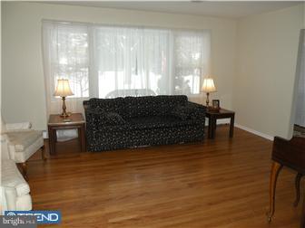319 Evergreen Road Horsham, PA 19044 - Photo 5 of 12 Living Room