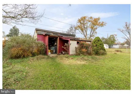 a view of a back yard of the house