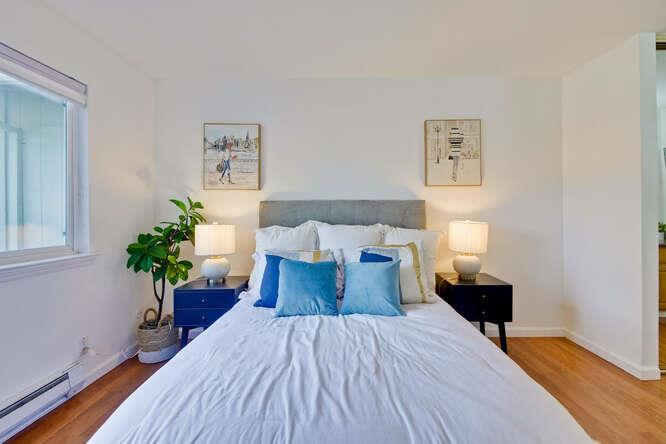 1127 Reed Avenue, Unit B Sunnyvale, CA 94086 - Photo 27 of 58 a bed room with a bed and a potted plant