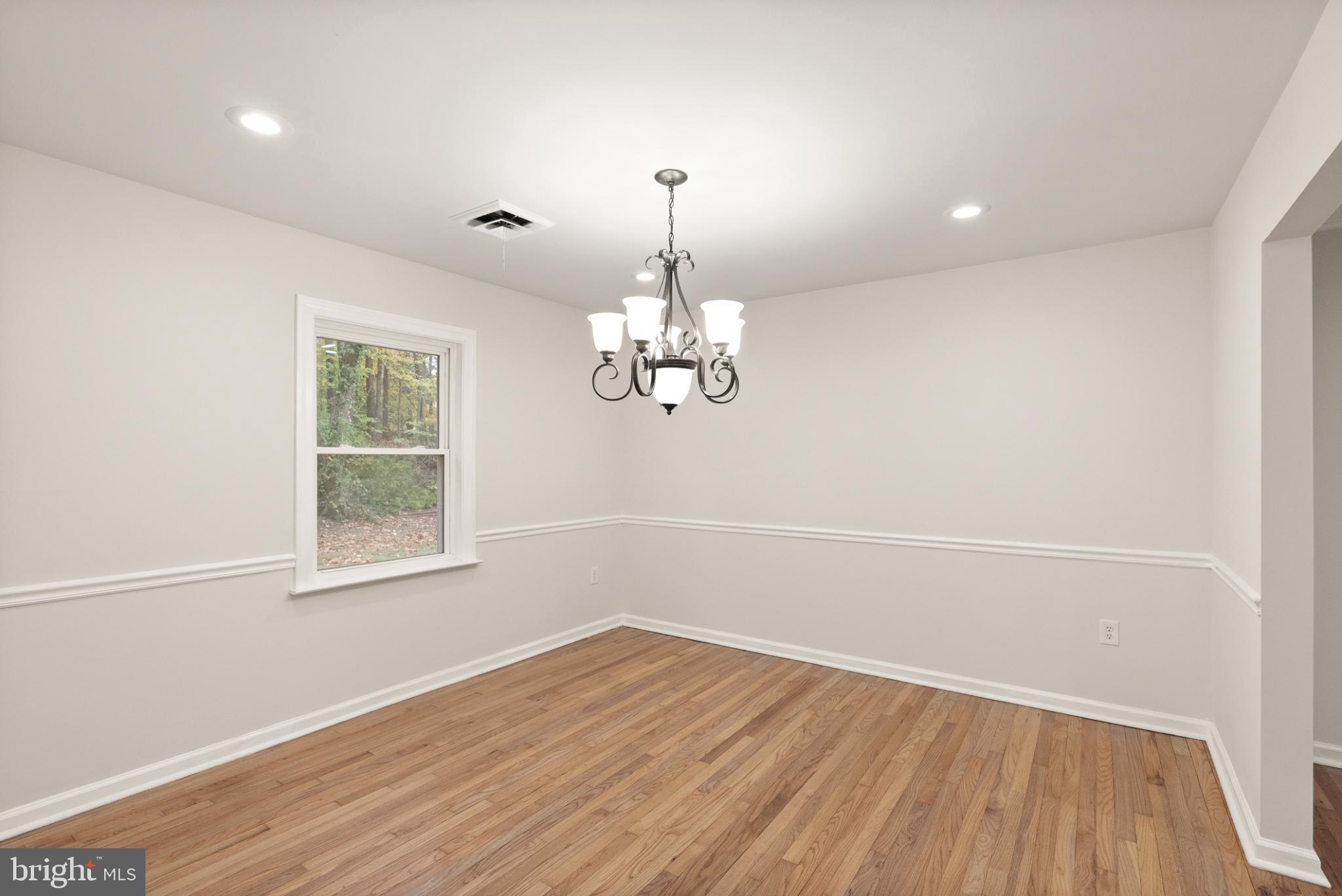 7075 Yates Ford Road Manassas, VA 20111 - Photo 13 of 54 Bright and airy dining space with natural light.