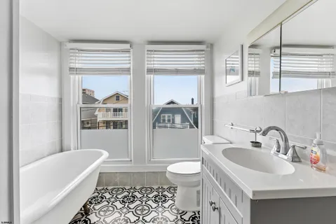 $799,000 | 122 North Sacramento Avenue, Ventnor City, NJ 08406
