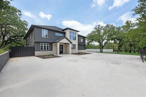 $889,000 | 1016 Silver Creek Azle Road, Azle, TX 76020