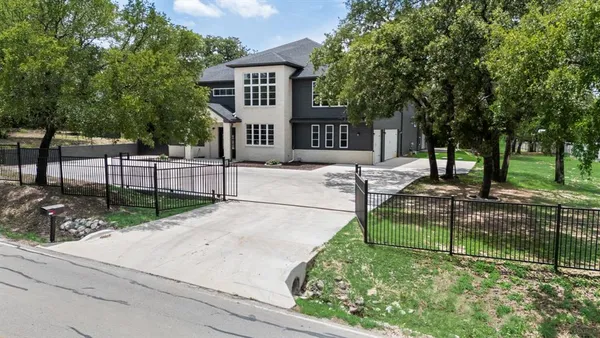 $889,000 | 1016 Silver Creek Azle Road, Azle, TX 76020
