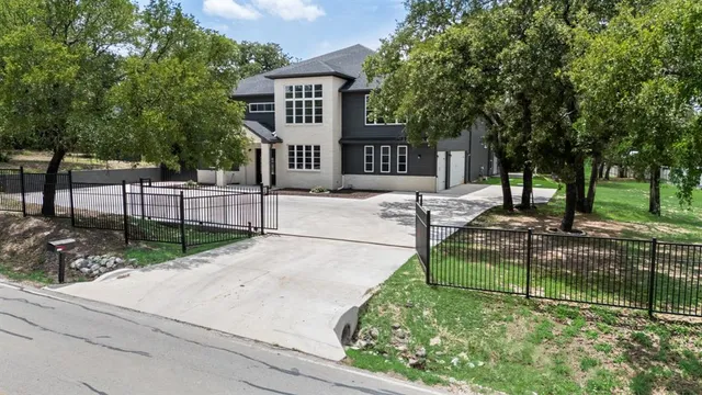 $925,000 | 1016 Silver Creek Azle Road, Azle, TX 76020