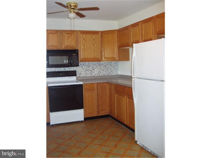 40 West Village Road Newark, DE 19713 - Photo 4 of 25 Kitchen