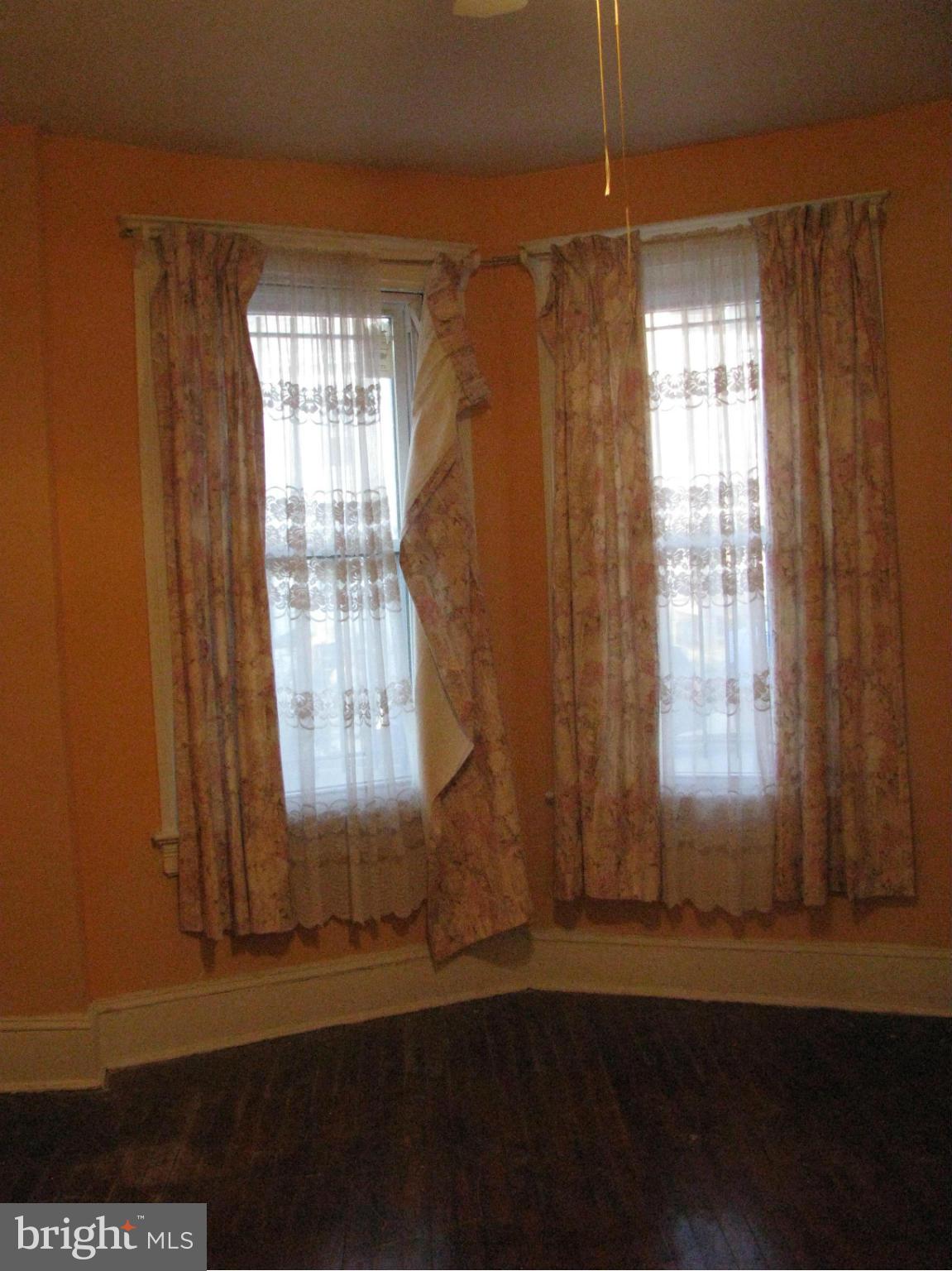 598 Park Road Northwest Washington, DC 20010 - Photo 11 of 23 Living Room