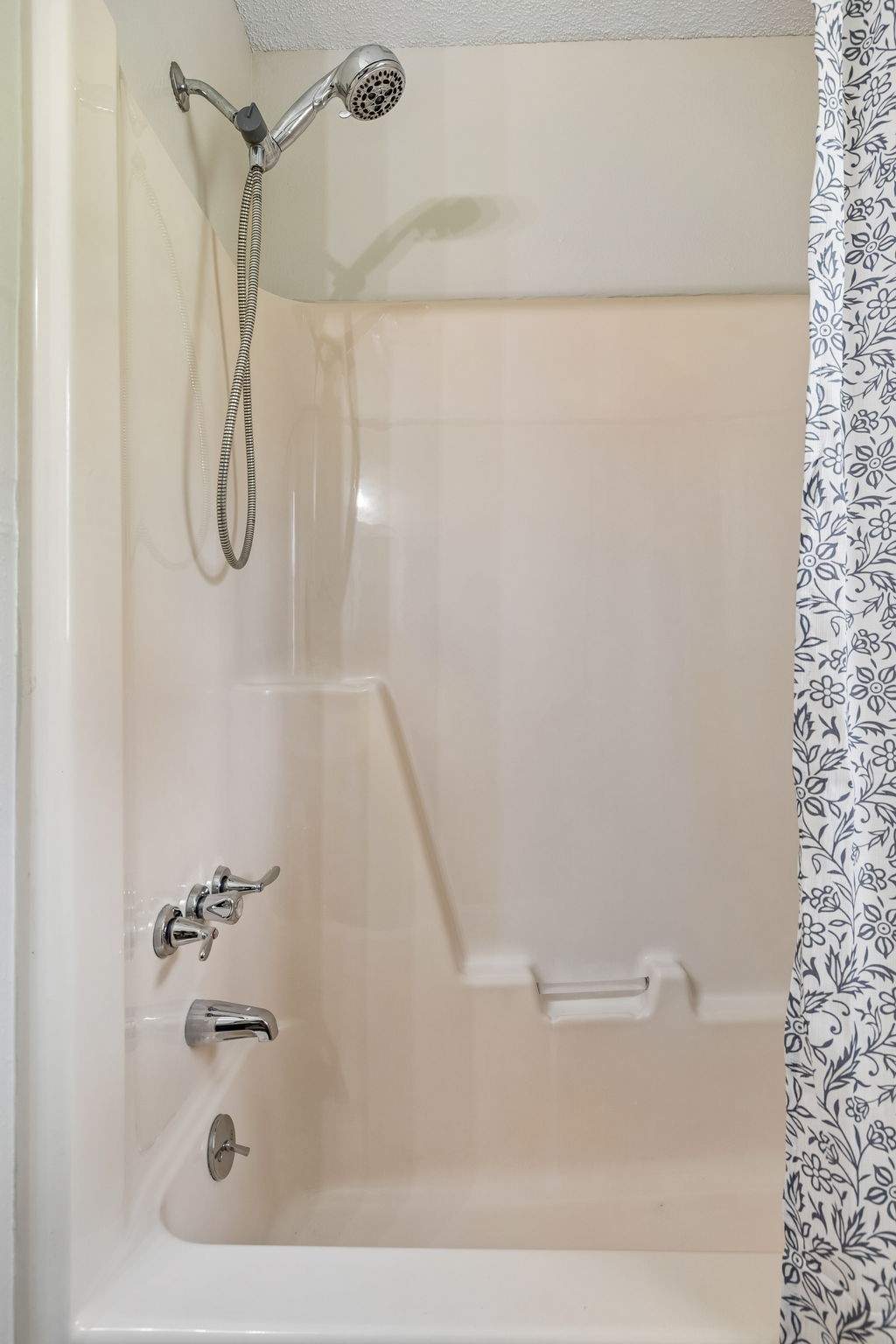 14 Morris Lane Carthage, TN 37030 - Photo 27 of 31 a bathroom with a shower
